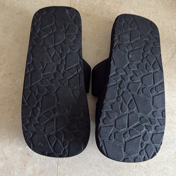 Volcom slides - Picture 4 of 5